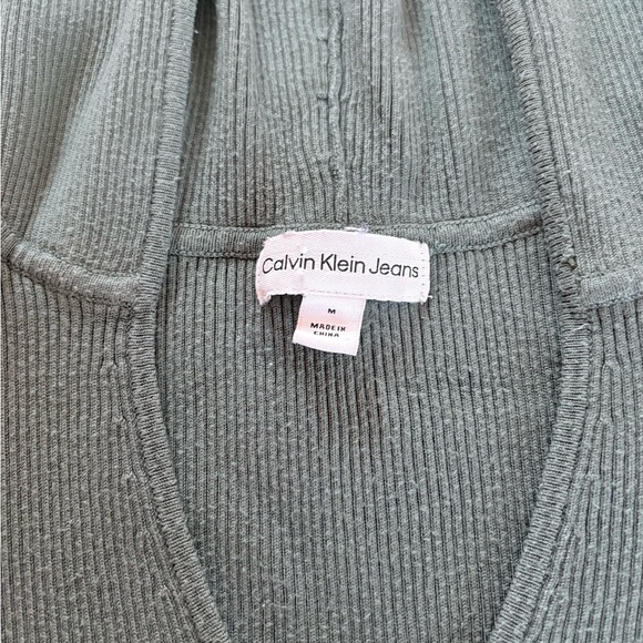 Calvin Klein Ribbed Crop Top - Picture 3 of 4